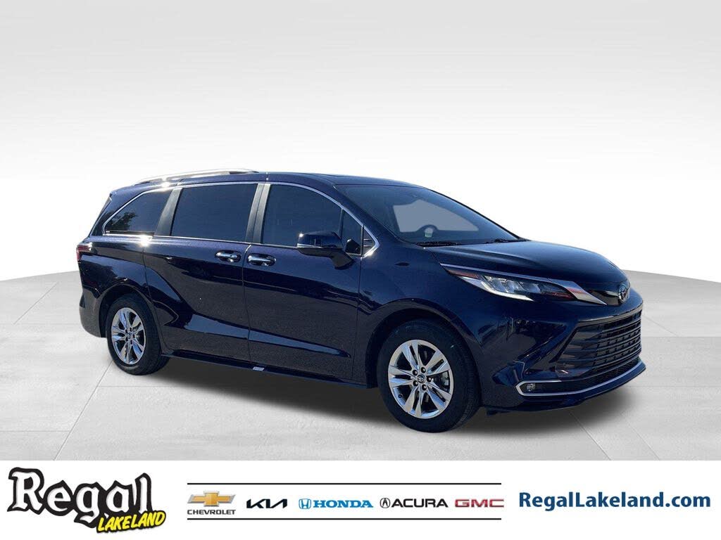 2023 Toyota Sienna Limited 7-Passenger FWD