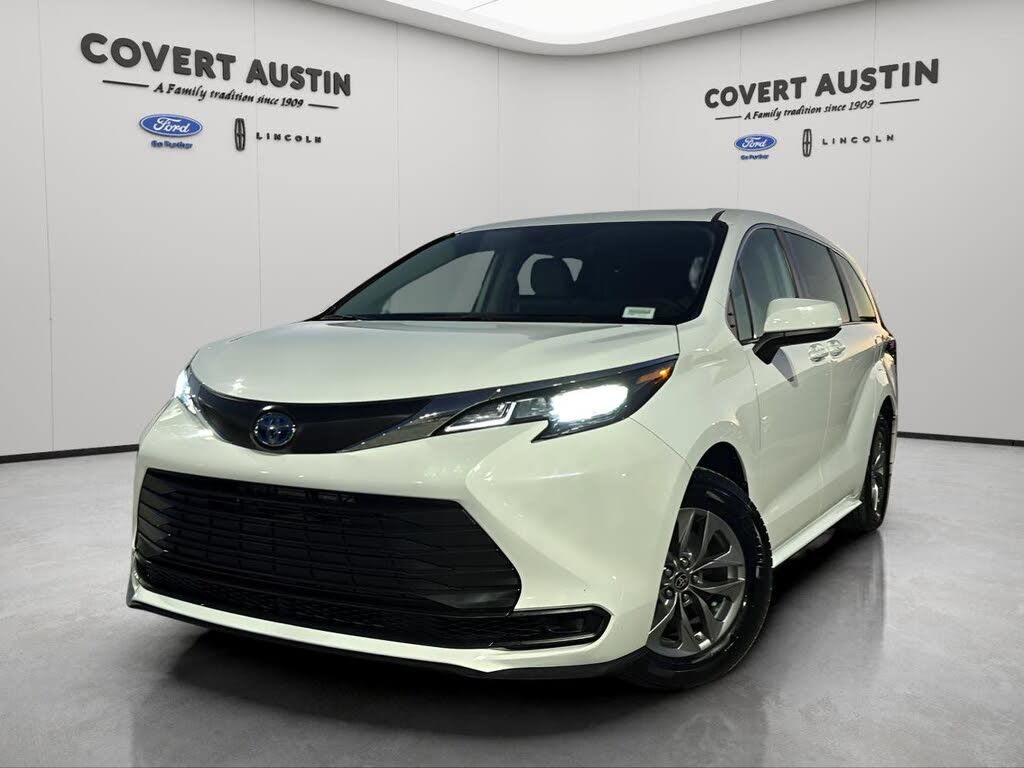 2024 Toyota Sienna LE 8-Passenger FWD