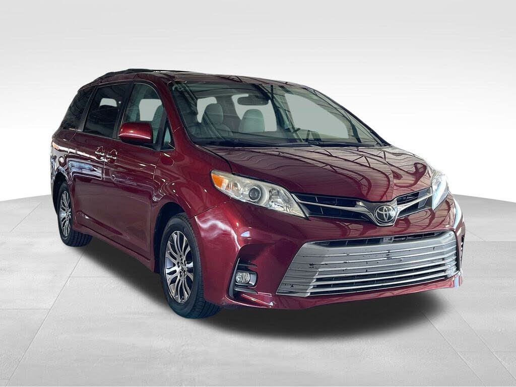 2019 Toyota Sienna XLE 7-Passenger FWD with Auto-Access Seat