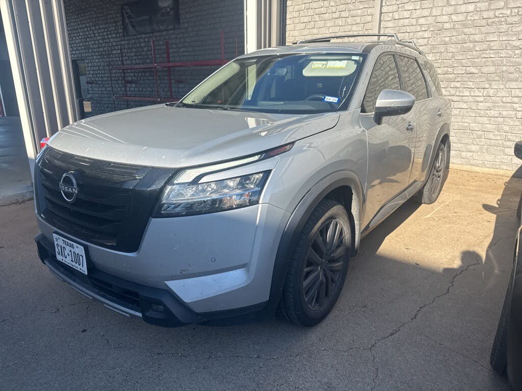 2023 Nissan Pathfinder SL FWD