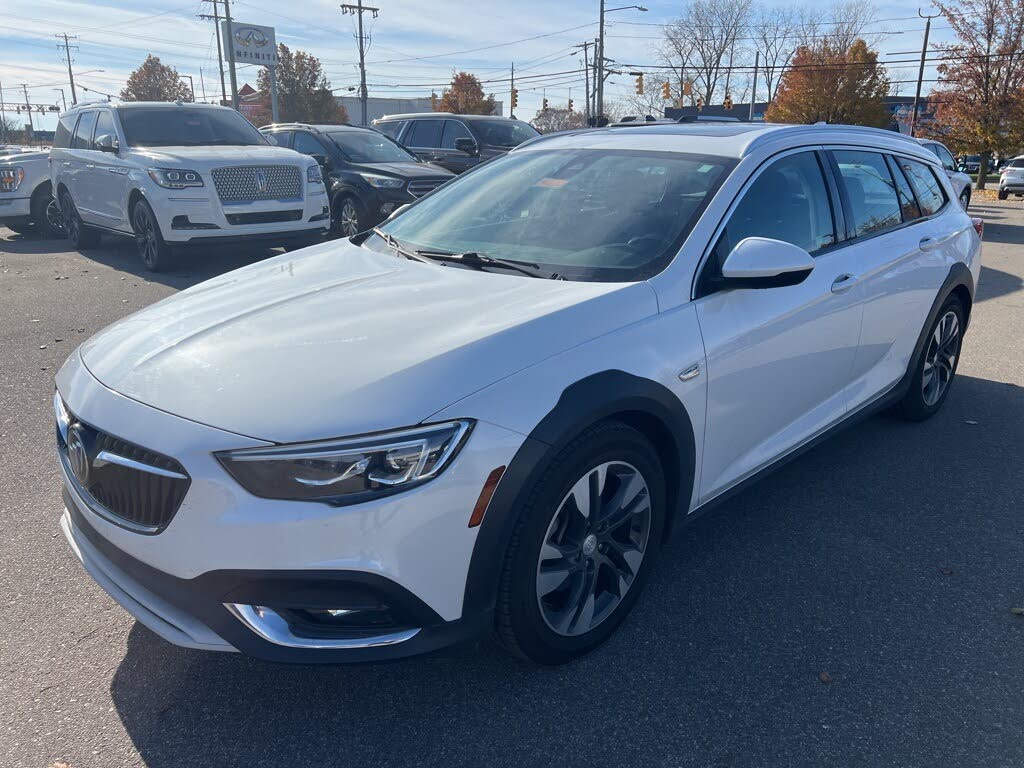 2018 Buick Regal TourX Essence AWD