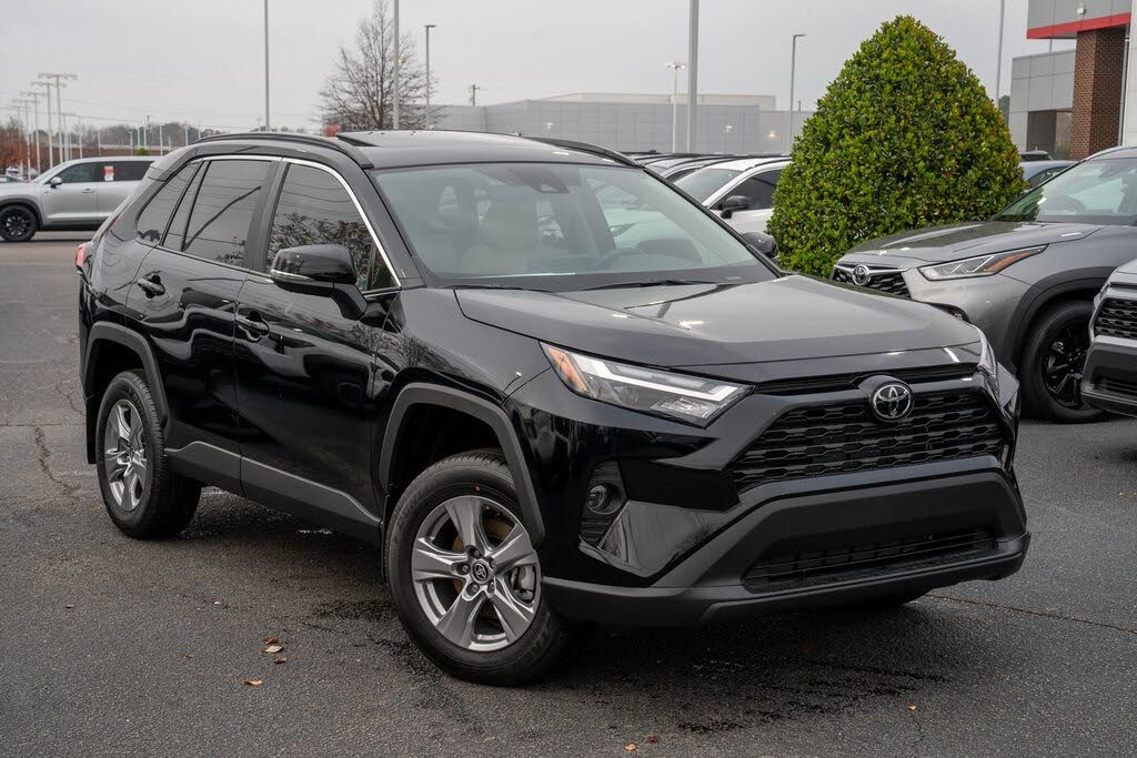 2025 Toyota RAV4 XLE FWD