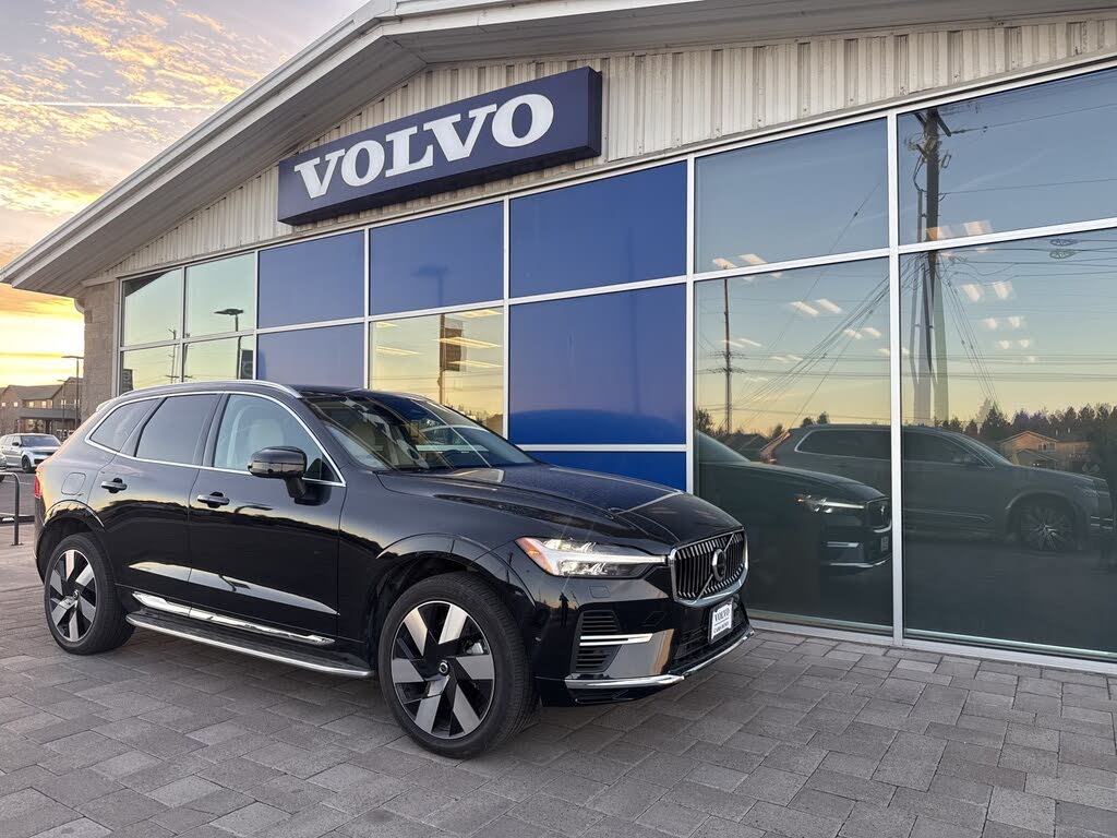 2023 Volvo XC60 Recharge T8 Plus Bright Theme eAWD