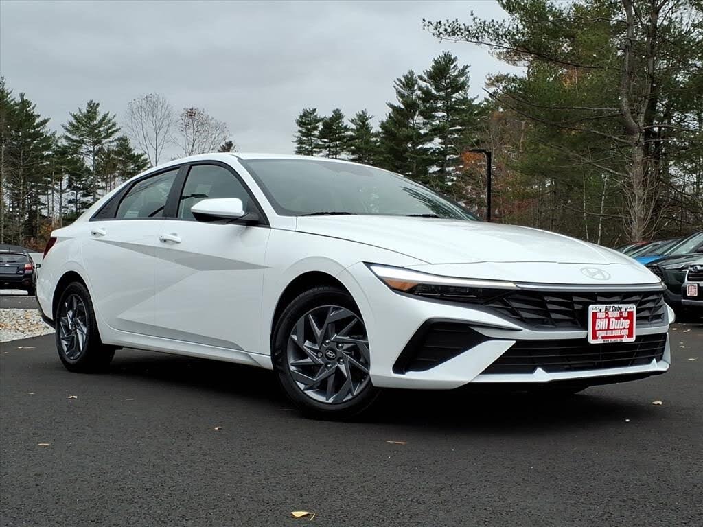 2024 Hyundai Elantra SEL FWD