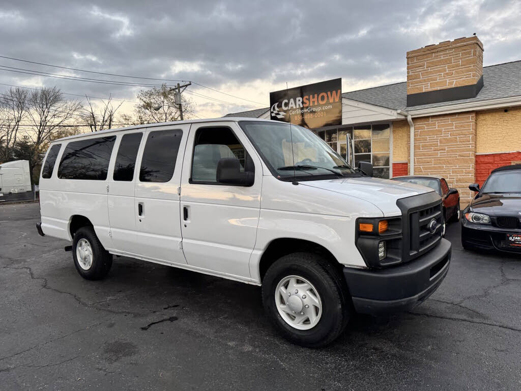 2009 Ford E-Series E-350 XLT Super Duty Extended Passenger Van