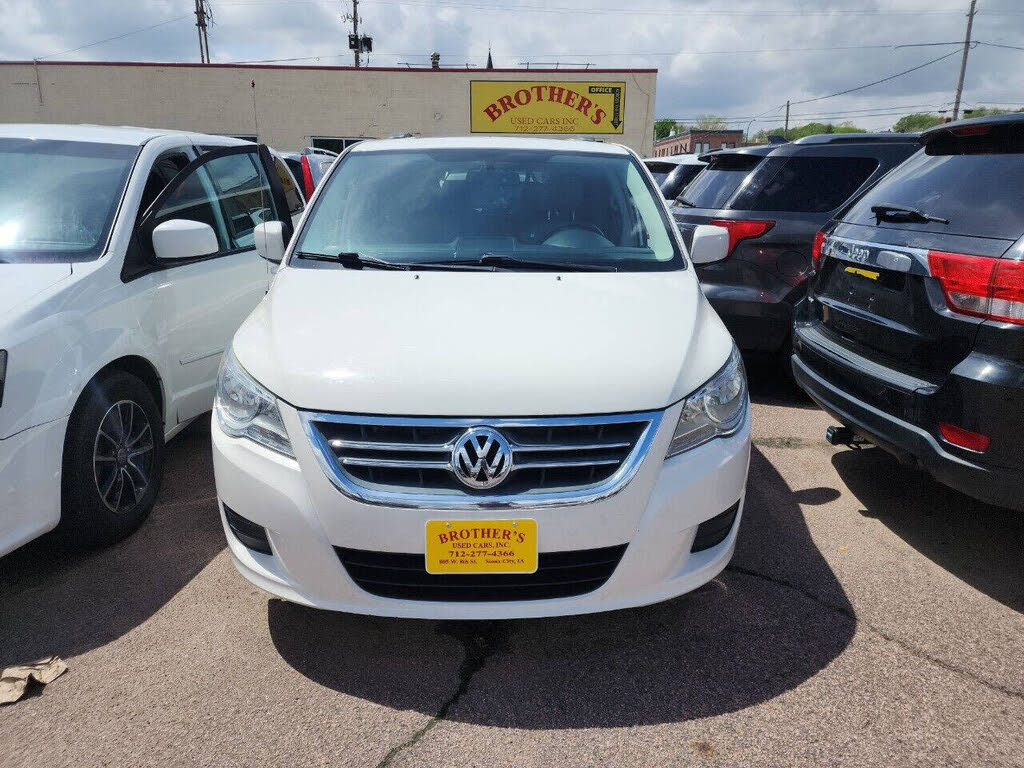 2012 Volkswagen Routan SEL Premium