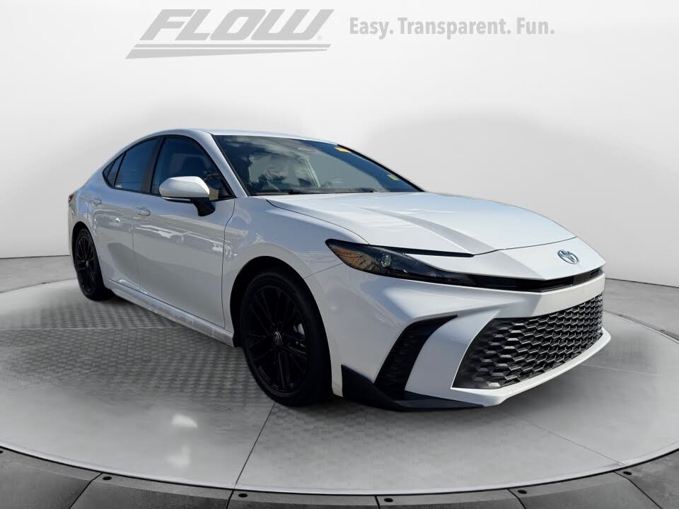 2025 Toyota Camry SE FWD