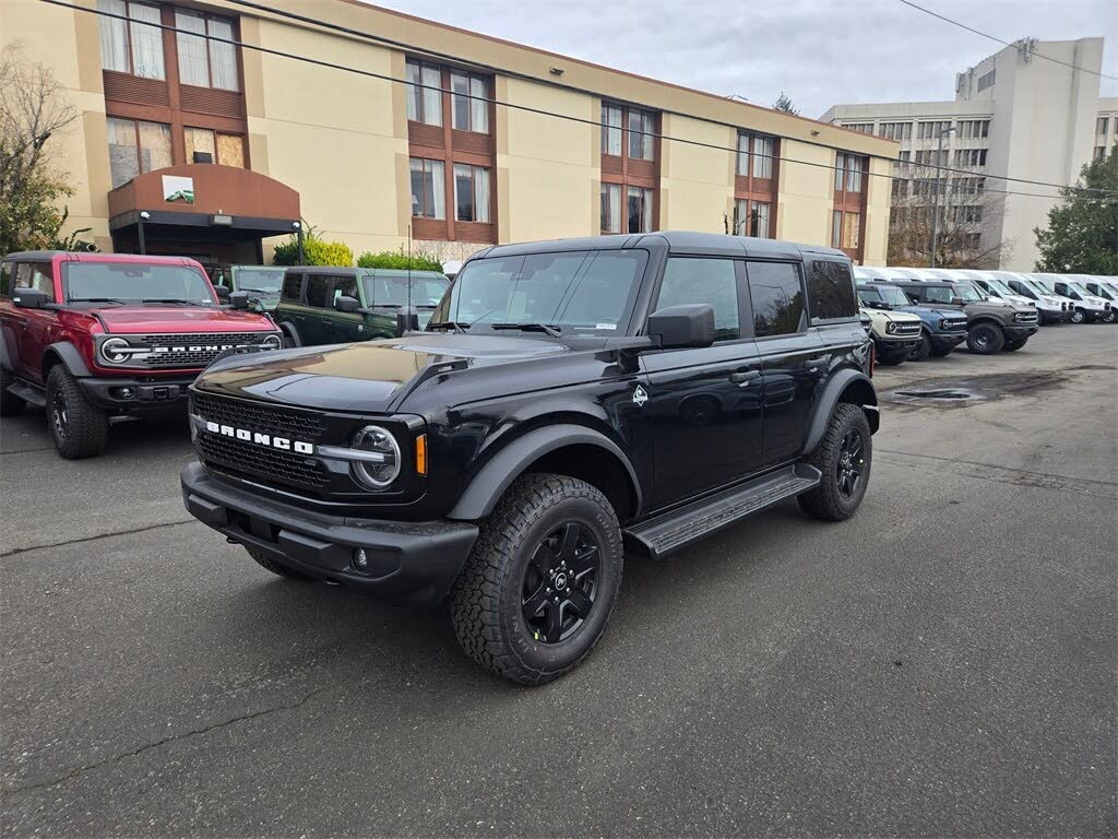 2025 Ford Bronco Outer Banks 4-Door 4WD