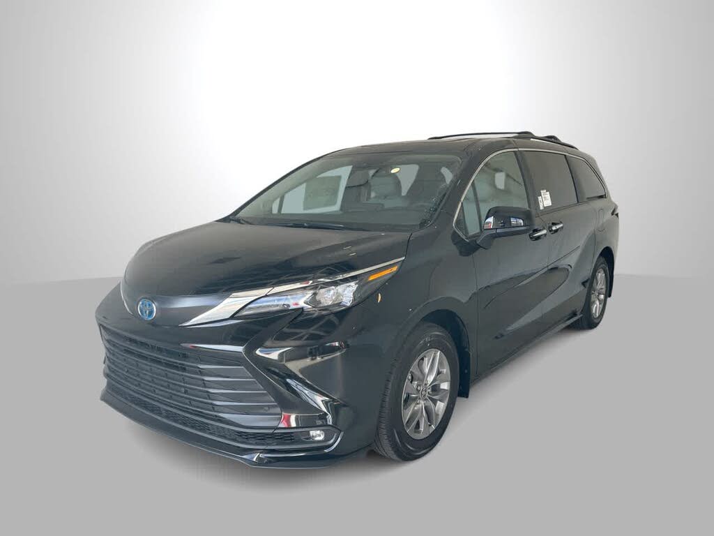 2025 Toyota Sienna XLE 7-Passenger AWD