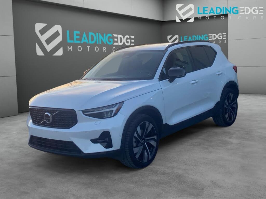 Volvo XC40 B5 Plus Dark Theme AWD 2024