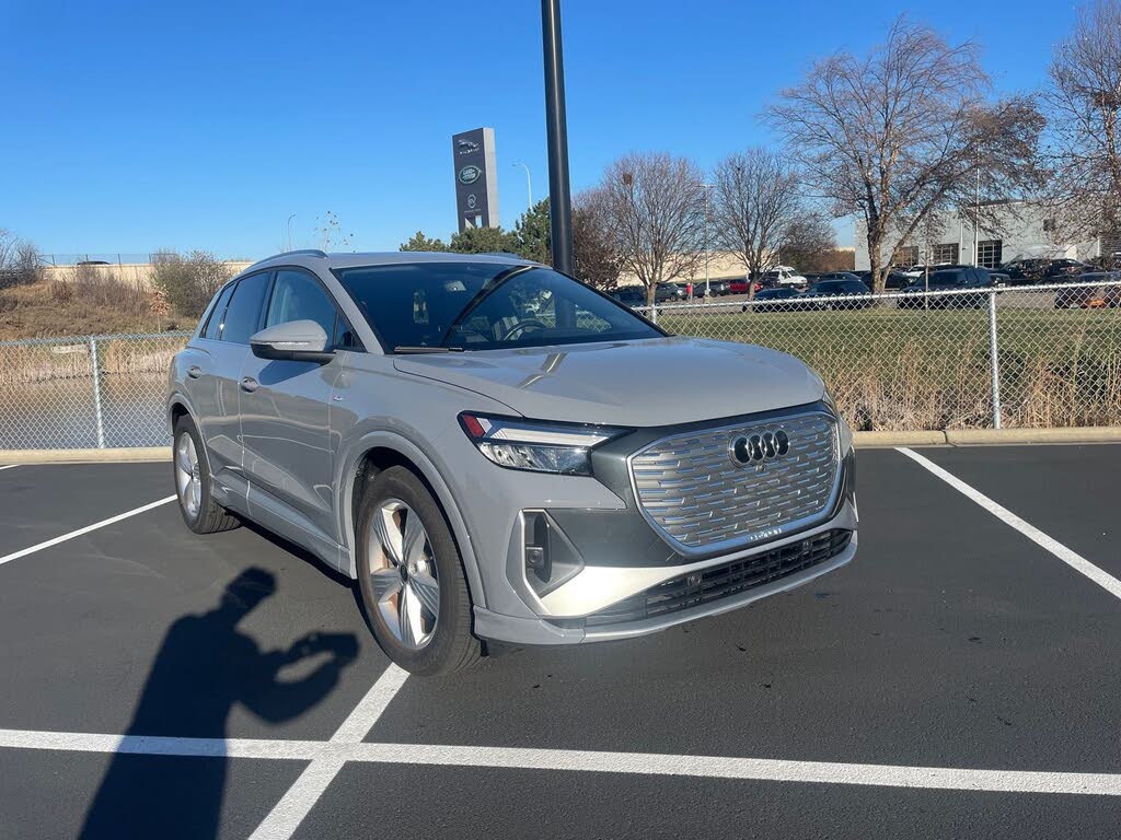 2024 Audi Q4 e-tron quattro Premium 55