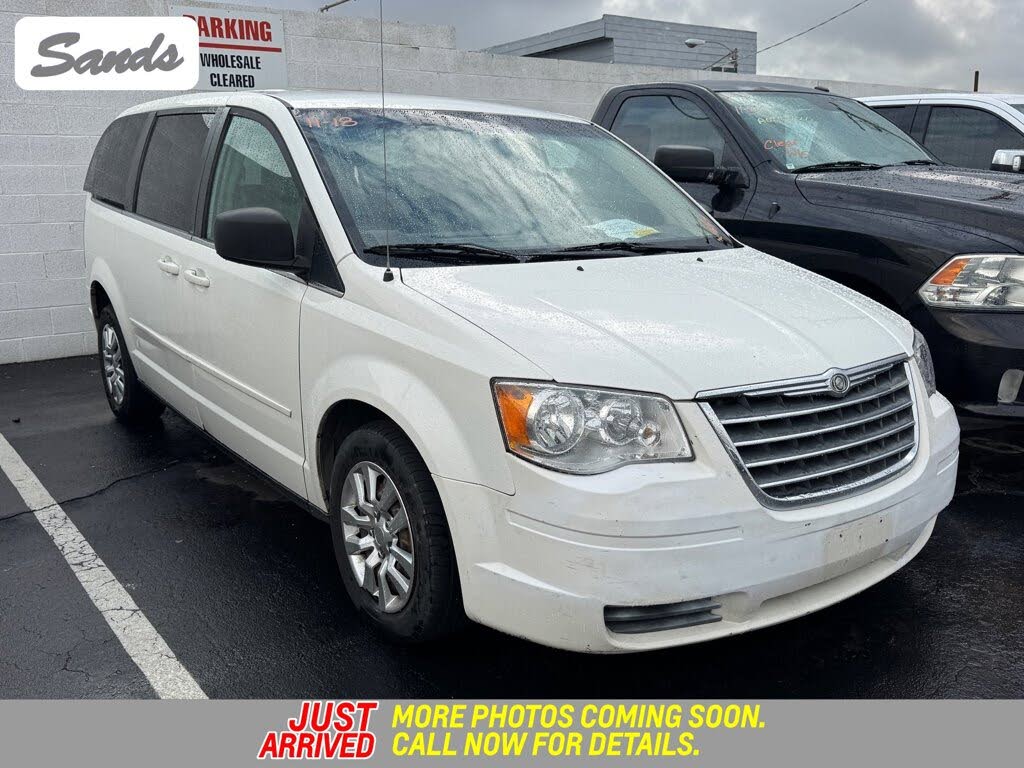 2009 Chrysler Town & Country LX FWD