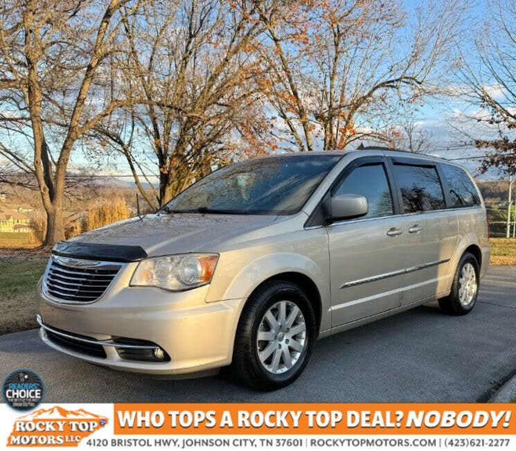 2014 Chrysler Town & Country Touring FWD