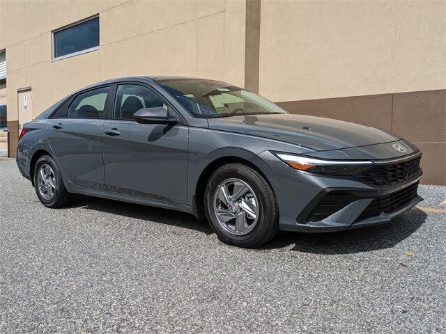 2025 Hyundai Elantra SE FWD
