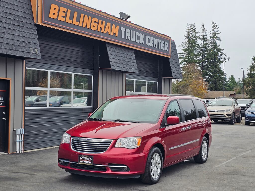 2016 Chrysler Town & Country Touring FWD