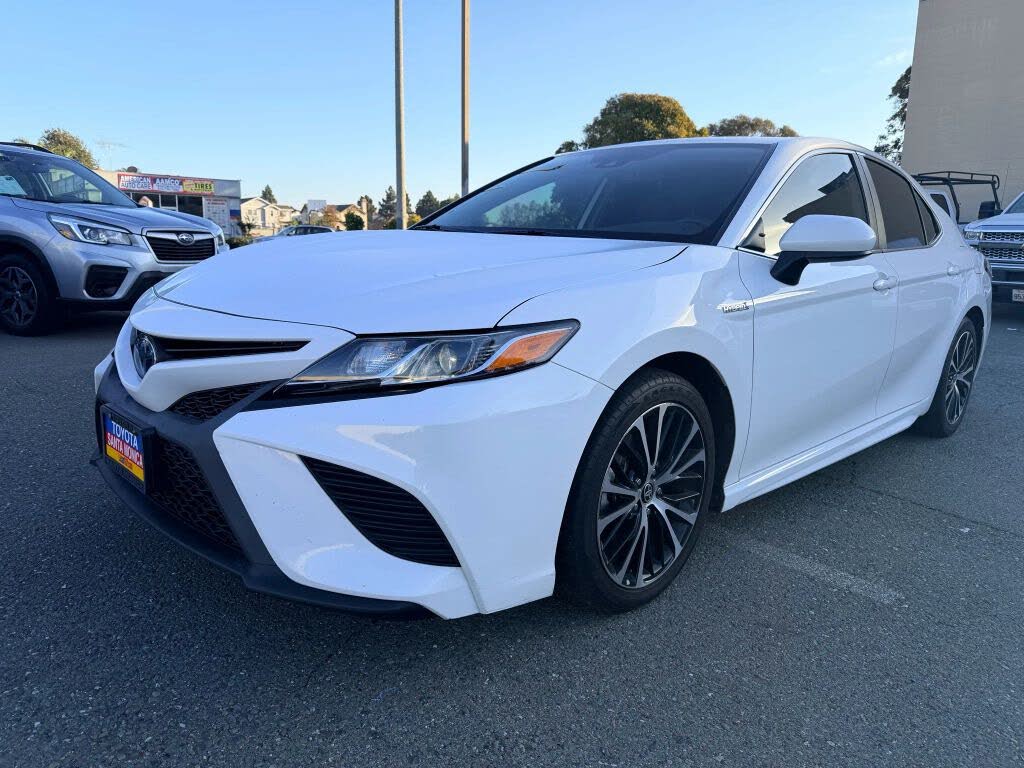2020 Toyota Camry Hybrid SE FWD