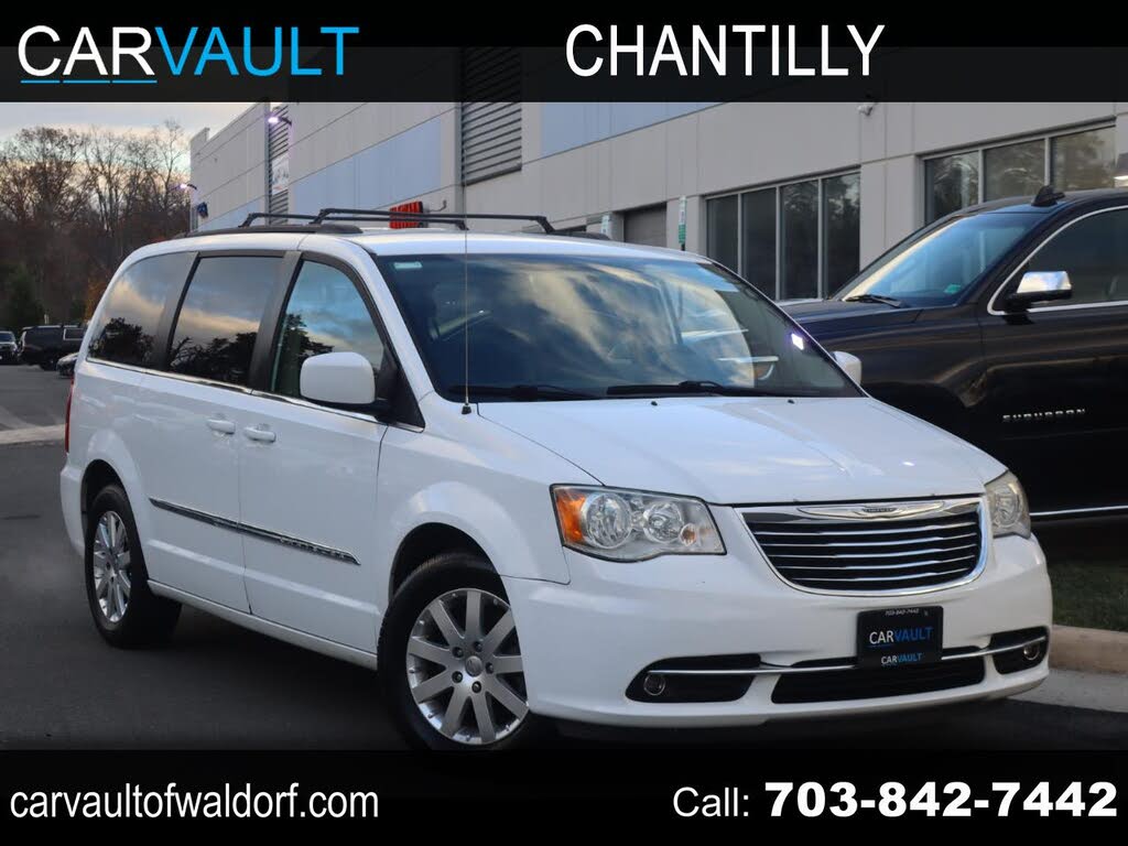 2016 Chrysler Town & Country Touring FWD