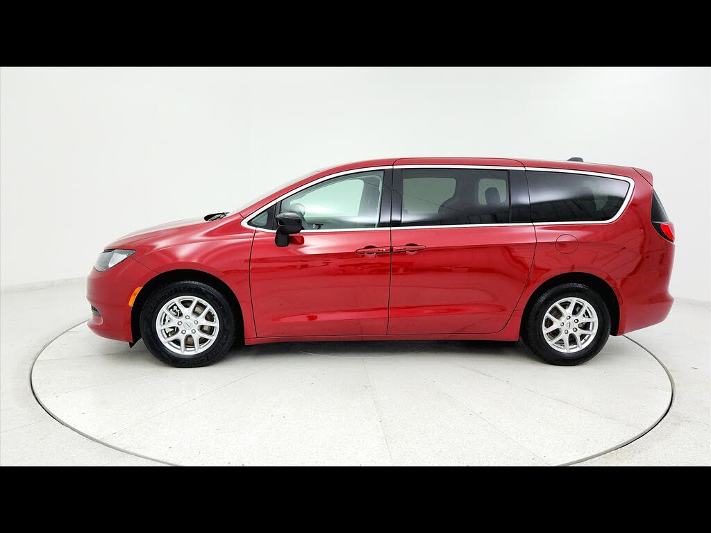 2024 Chrysler Voyager LX FWD