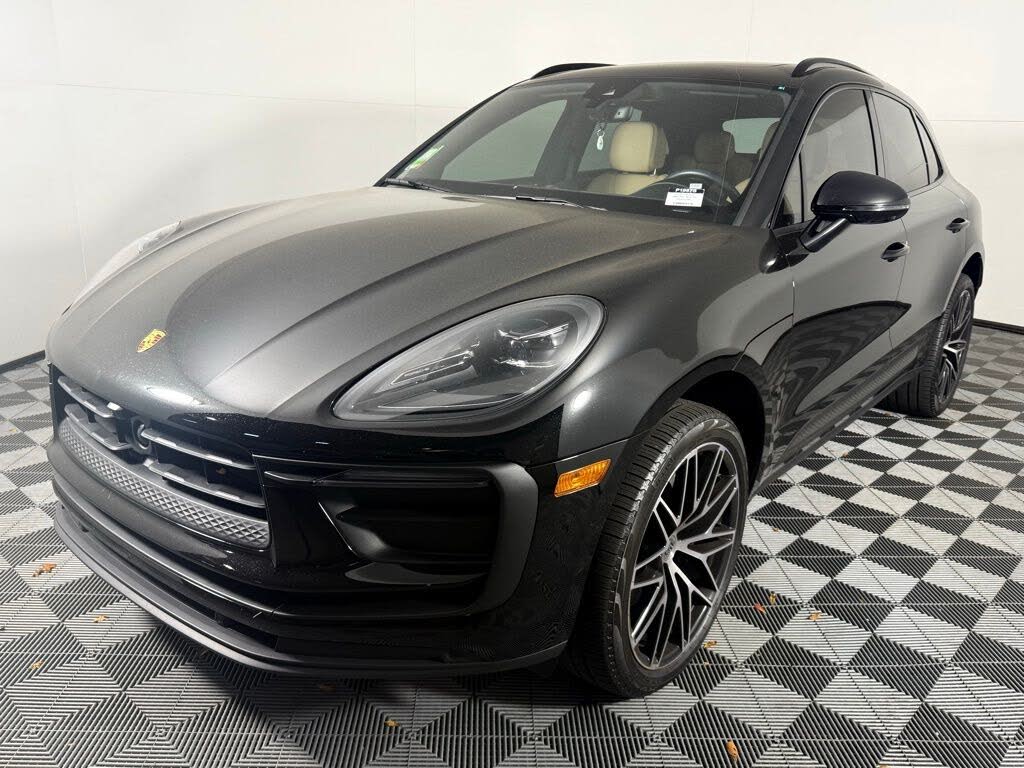 2022 Porsche Macan AWD