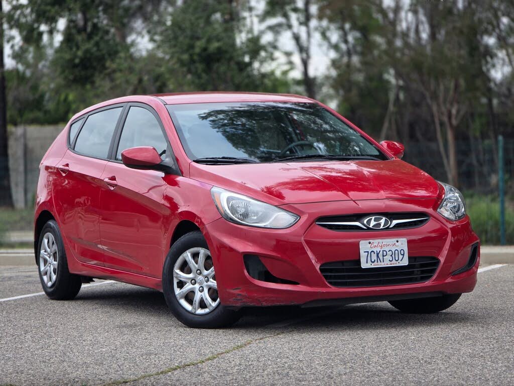 2013 Hyundai Accent GS 4-Door Hatchback FWD