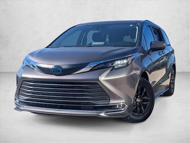 2021 Toyota Sienna XLE 7-Passenger FWD