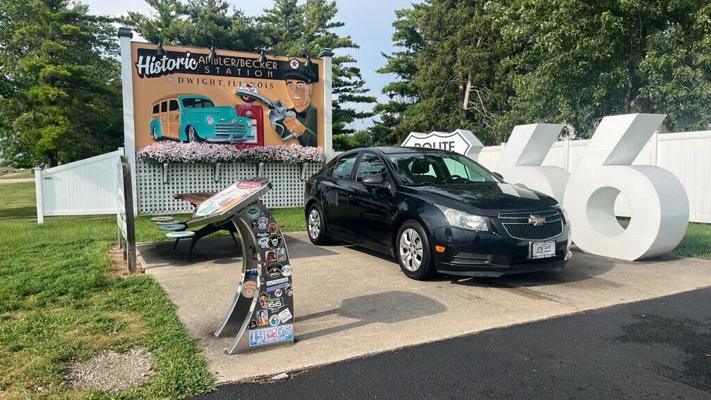 2013 Chevrolet Cruze LS Sedan FWD