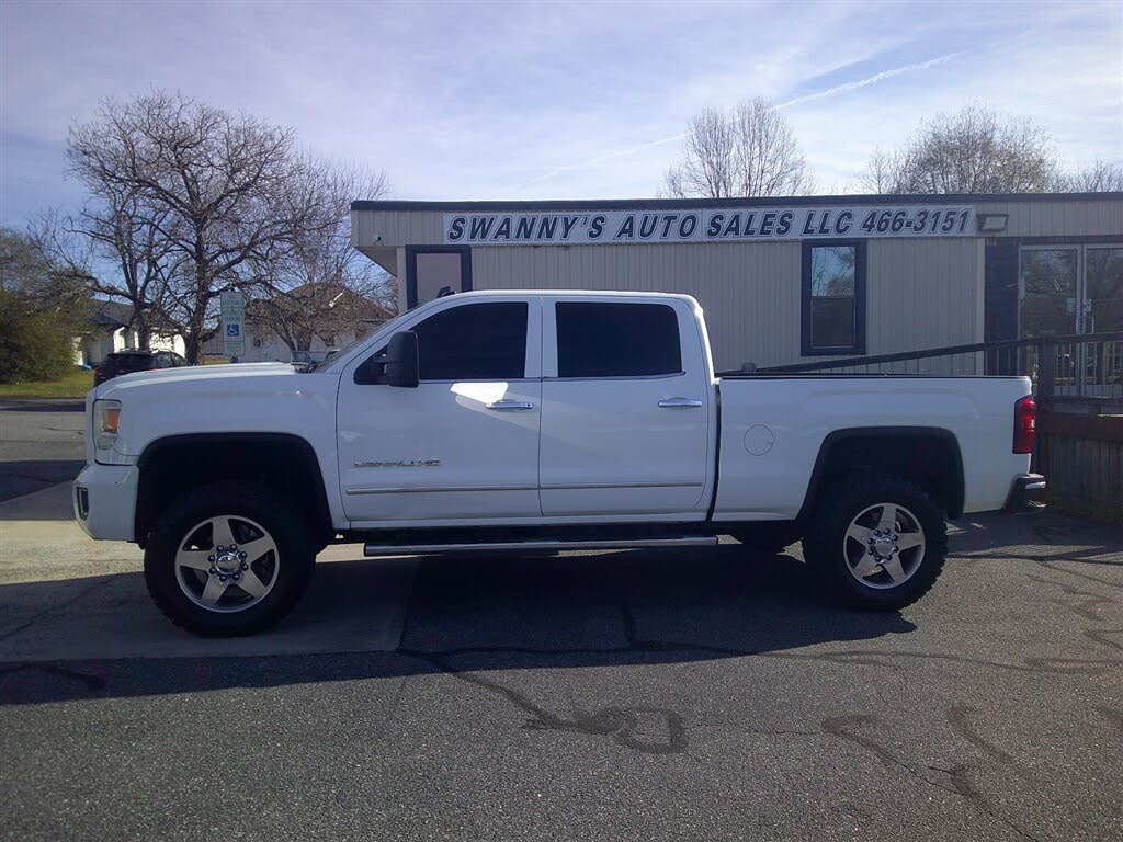 2015 GMC Sierra 2500HD Denali Crew Cab SB 4WD