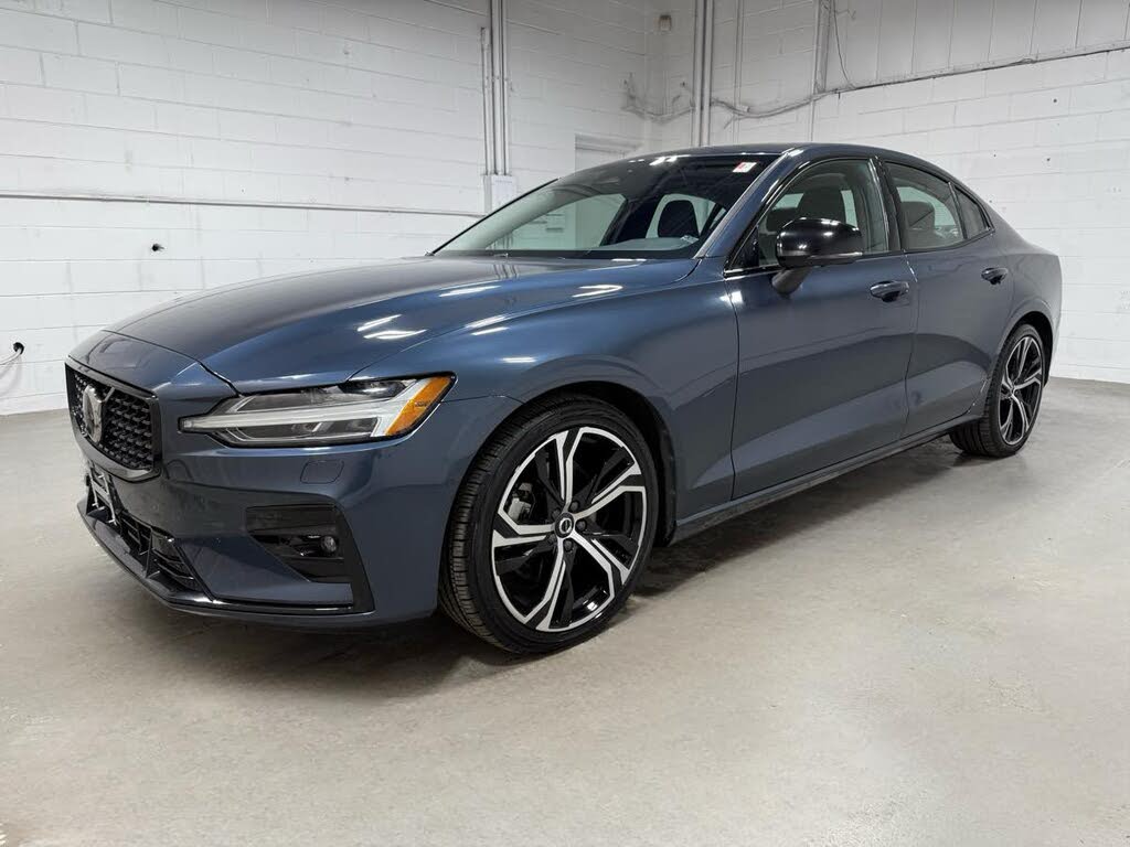 2024 Volvo S60 B5 Plus Dark Theme FWD