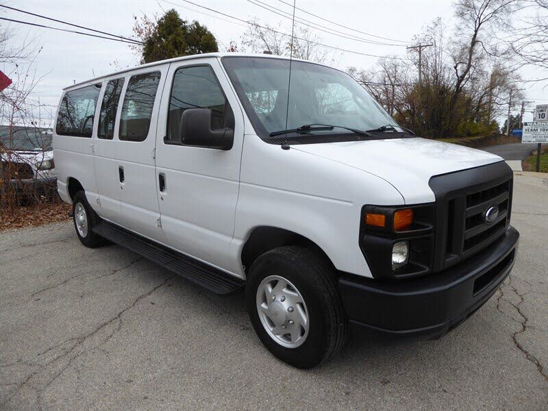 2013 Ford E-Series E-350 XL Super Duty Passenger Van