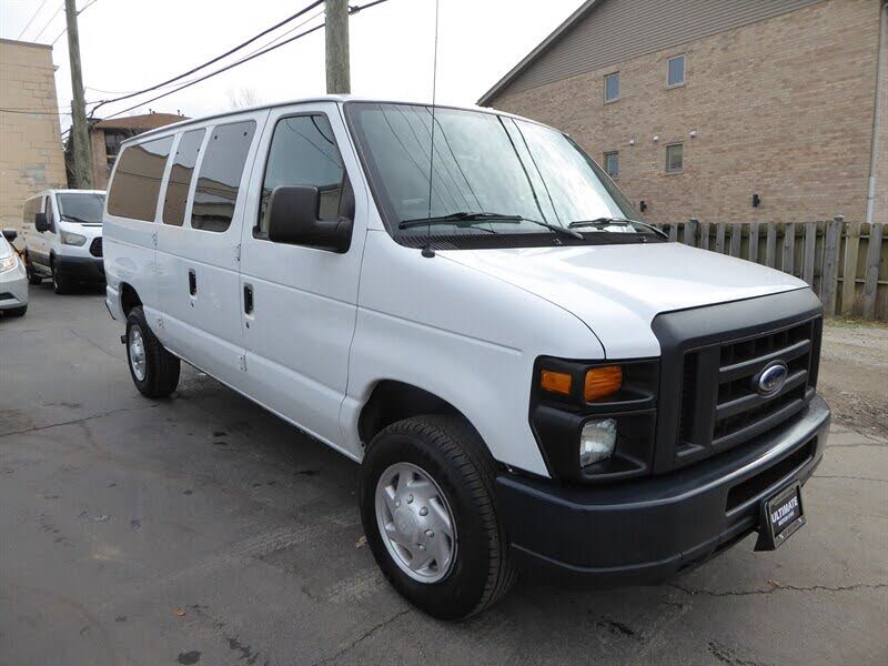2013 Ford E-Series E-350 XL Super Duty Passenger Van