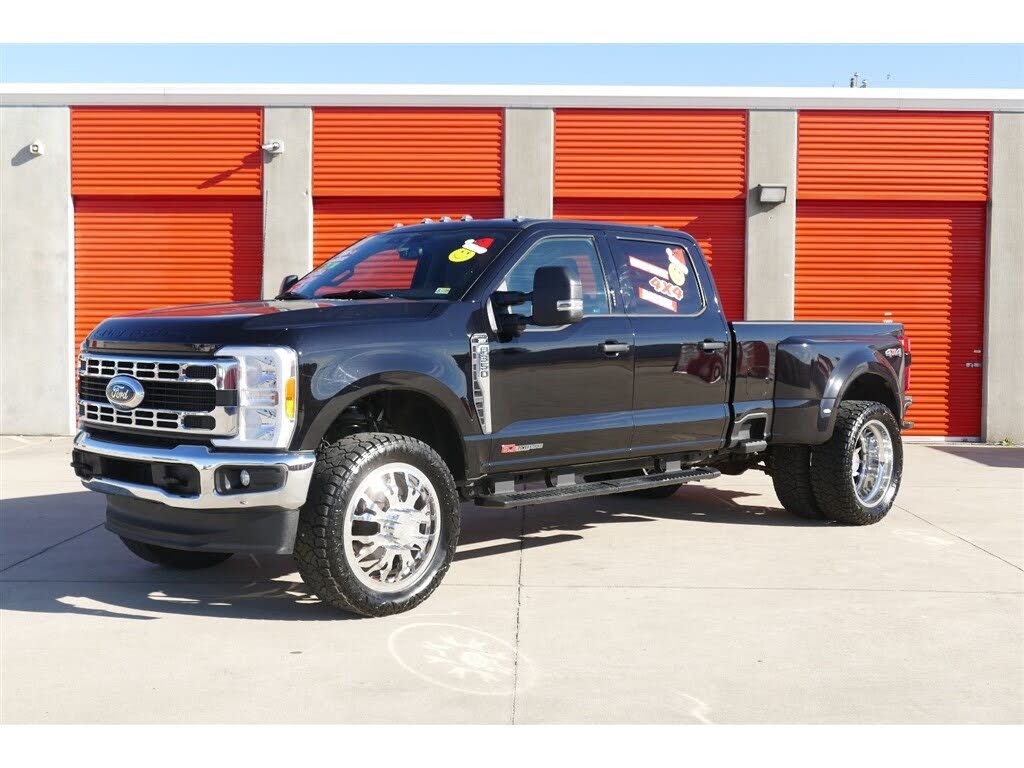 2023 Ford F-350 Super Duty Lariat Crew Cab LB DRW 4WD