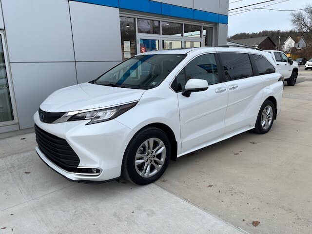 2023 Toyota Sienna XLE 7-Passenger AWD