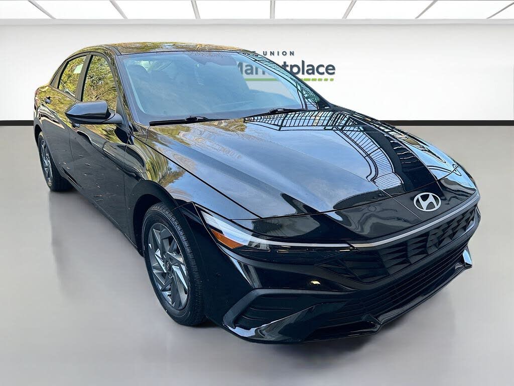 2024 Hyundai Elantra SEL FWD