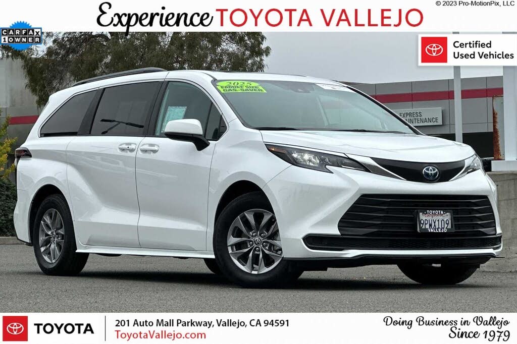 2025 Toyota Sienna LE 8-Passenger AWD