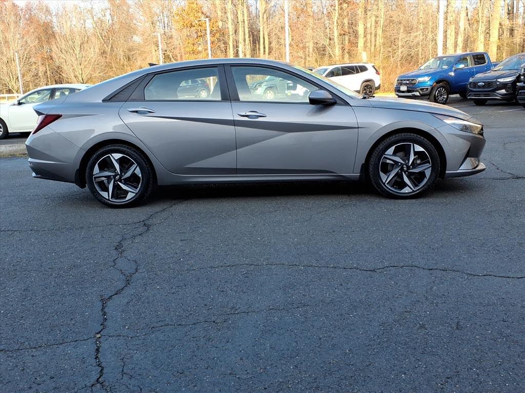 2023 Hyundai Elantra SEL FWD