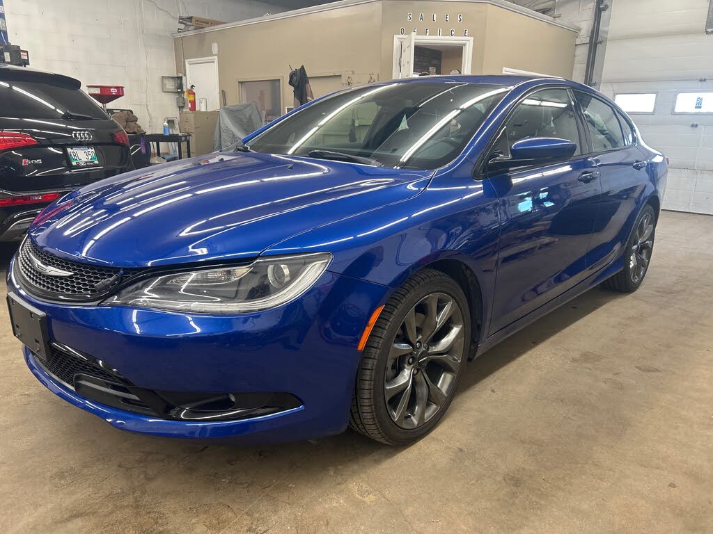 2016 Chrysler 200 S Sedan FWD