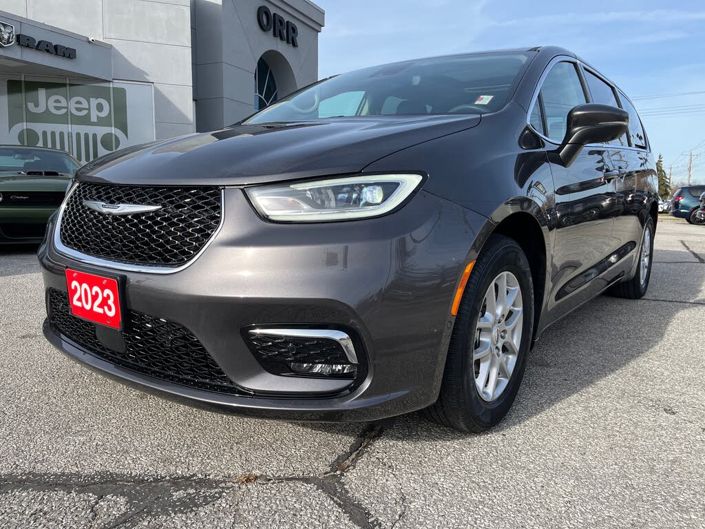Chrysler Pacifica Touring L FWD 2023
