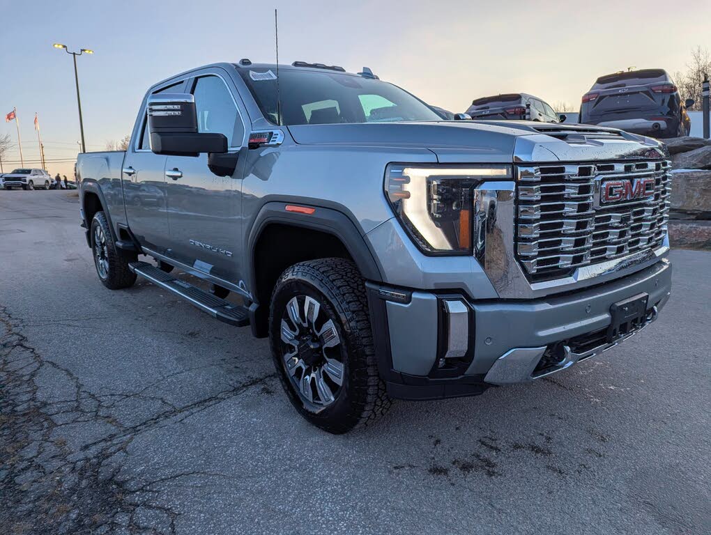 2025 GMC Sierra 2500HD Denali Crew Cab 4WD