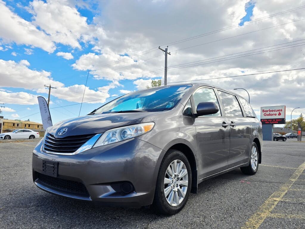 2013 Toyota Sienna LE 7-Passenger