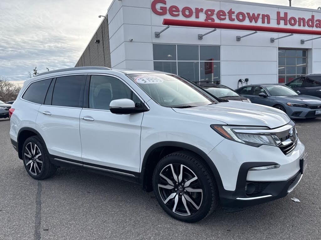 2021 Honda Pilot Touring AWD with Rear Captains Chairs