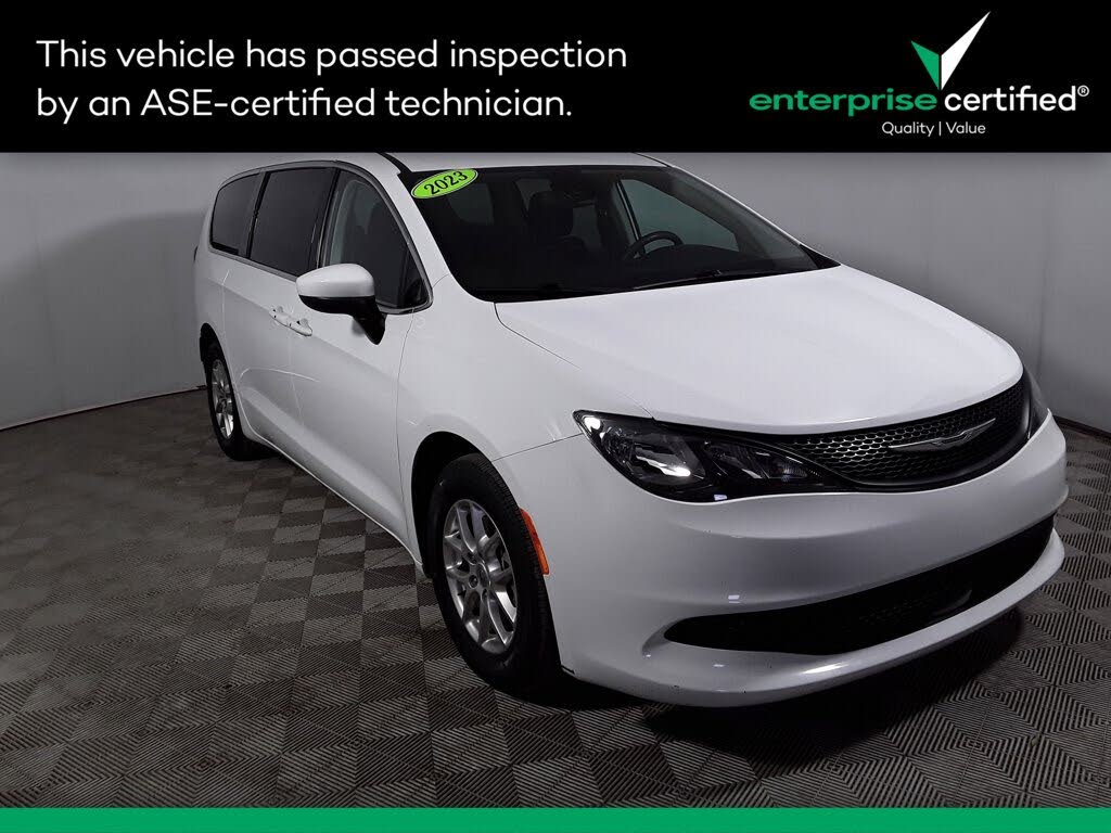 2023 Chrysler Voyager LX FWD