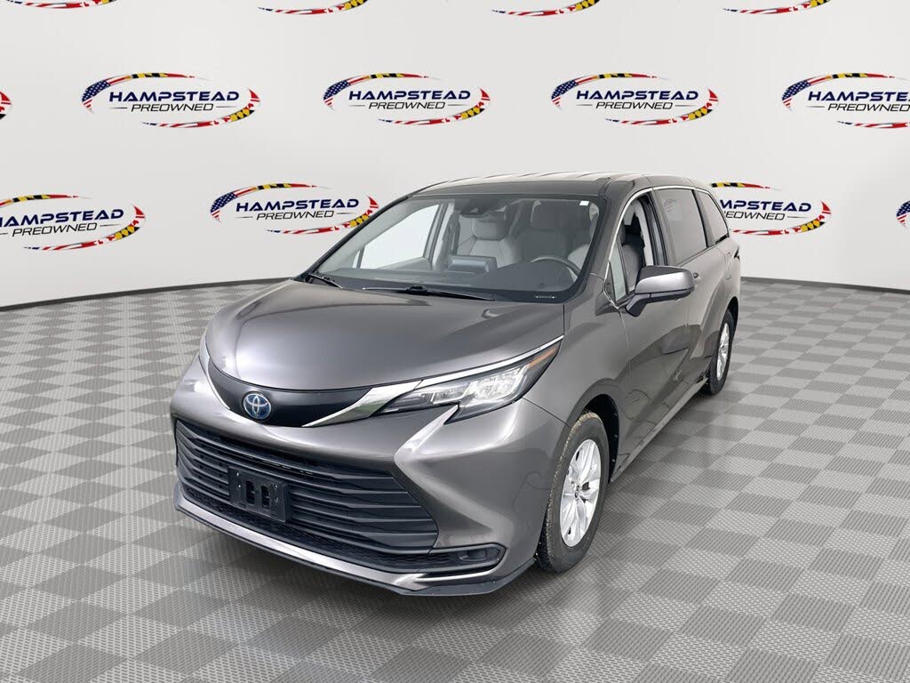 2023 Toyota Sienna LE 8-Passenger FWD