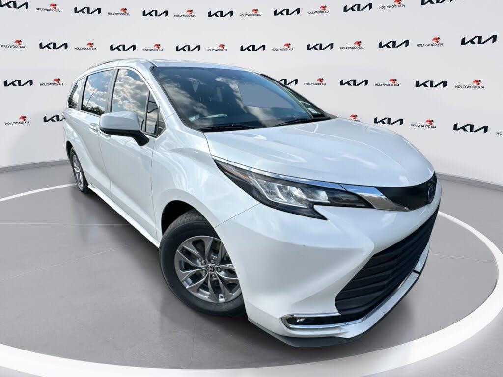 2023 Toyota Sienna XLE 7-Passenger FWD