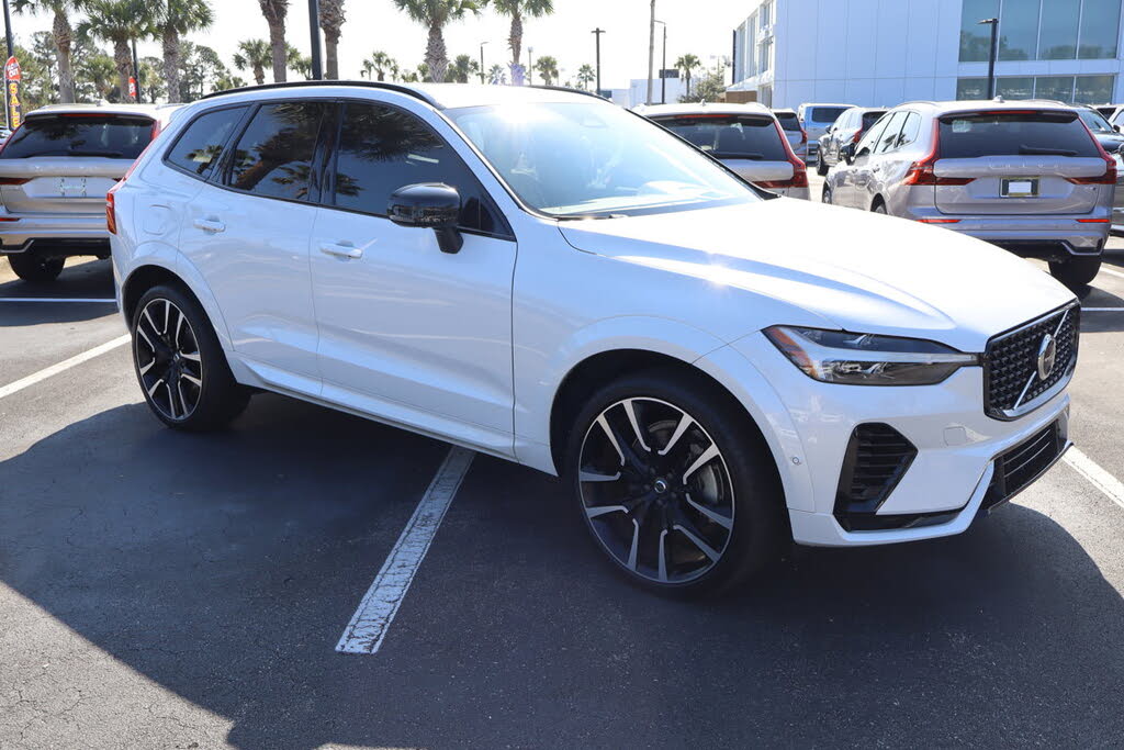 2024 Volvo XC60 Recharge T8 Ultimate Dark Theme eAWD