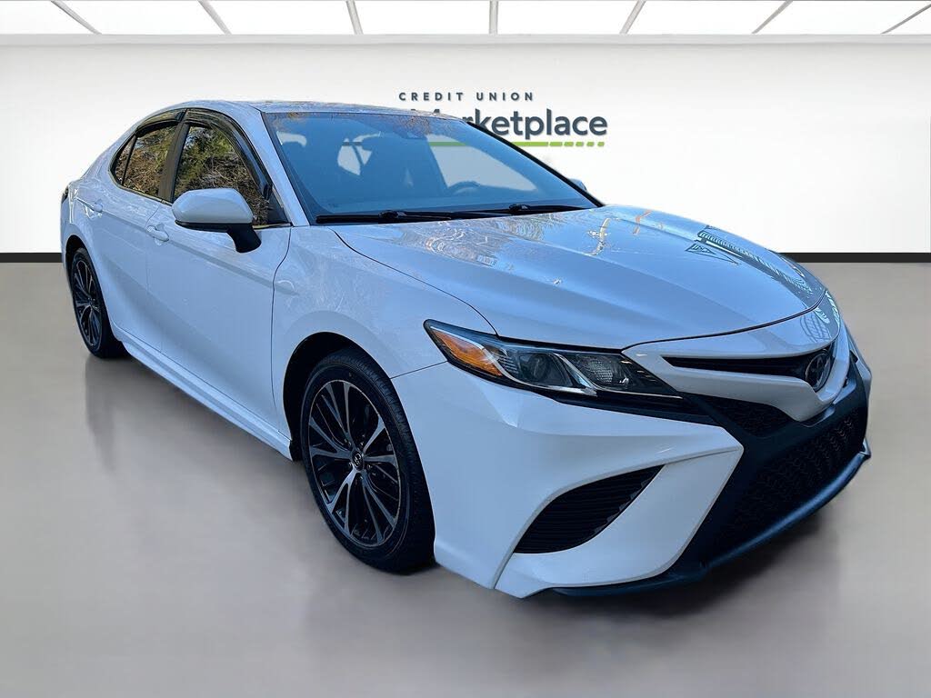 2020 Toyota Camry SE FWD