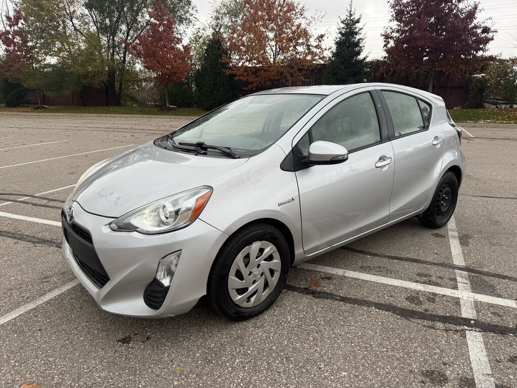2016 Toyota Prius c Technology