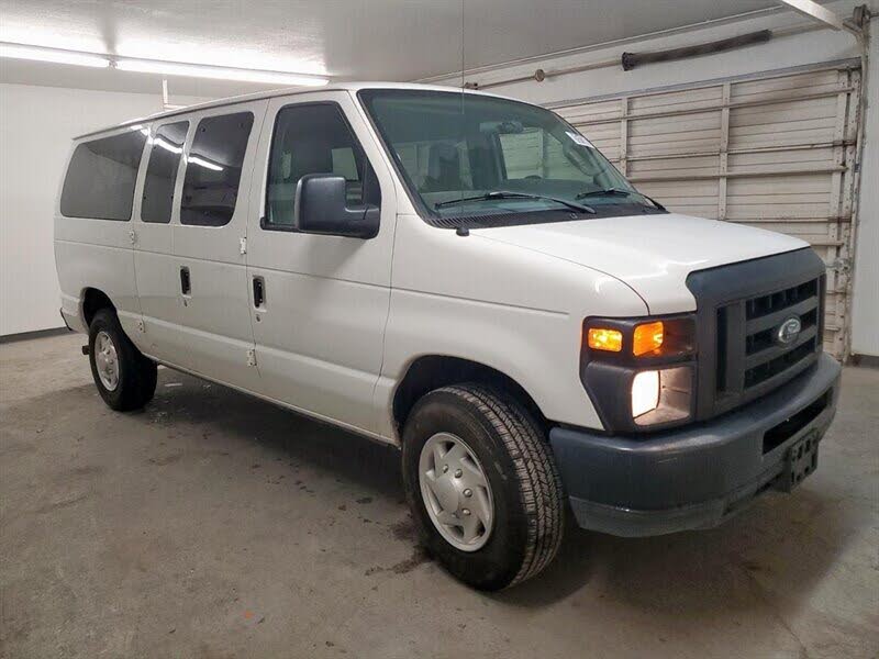 2013 Ford E-Series E-350 XL Super Duty Passenger Van