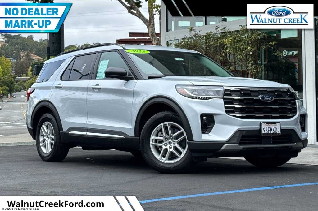 2025 Ford Explorer Active RWD