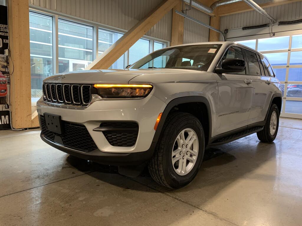 2023 Jeep Grand Cherokee Laredo 4WD
