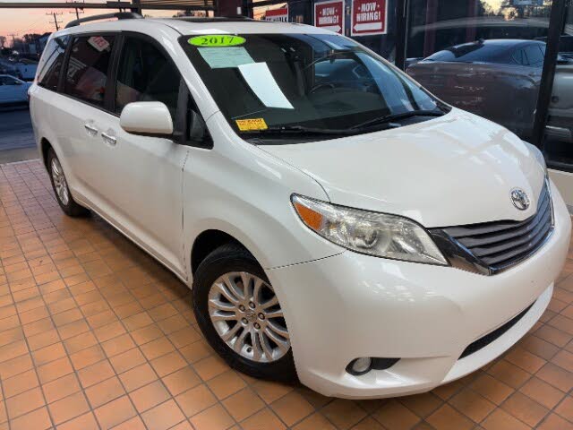 2017 Toyota Sienna XLE Premium 8-Passenger FWD